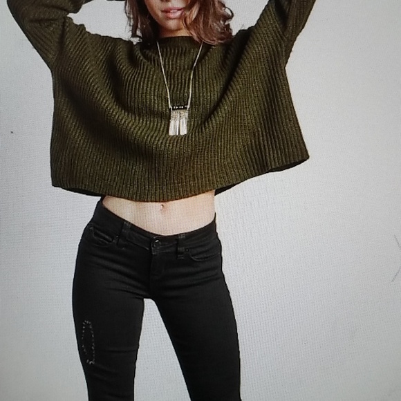 Round neck Long Sleeves Sweater - Picture 3 of 6